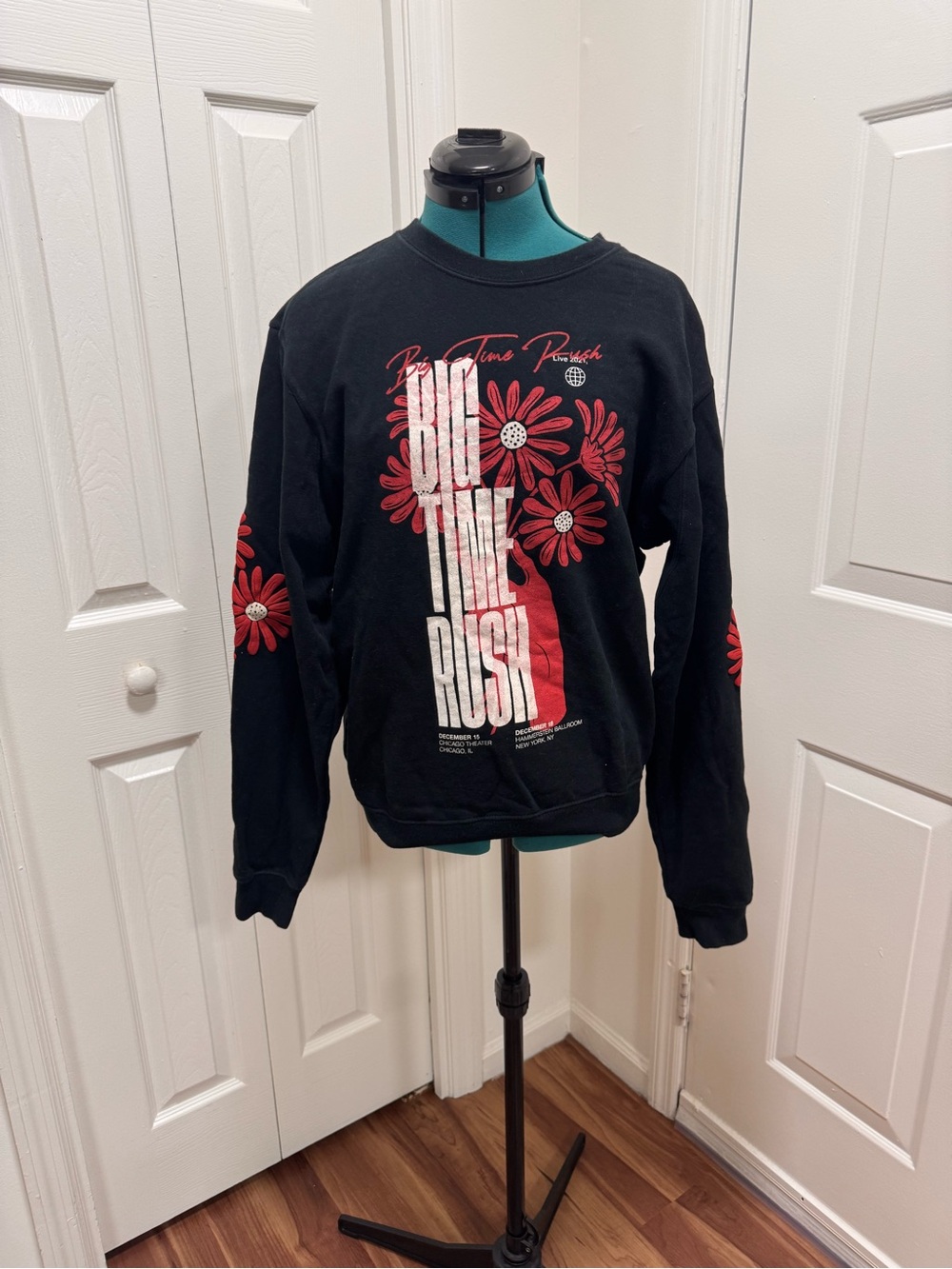 Big Time Rush Black & Red Graphic Sweatshirt